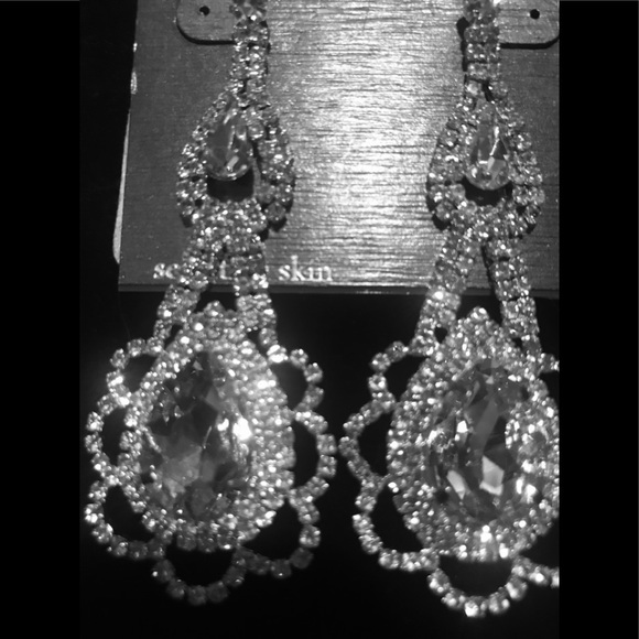 SOLD NEW: CEZANNE EARRINGS  Elegant - Picture 3 of 8